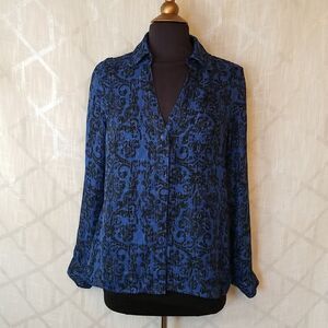 Larsen Gray Button Up Top Womens Size Medium Blue Black Long Sleeve Classic